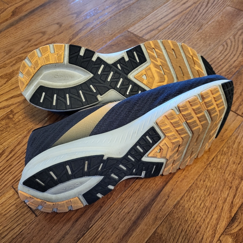 Brooks tennis/walking shoes